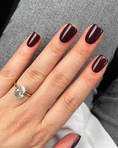 SMALTO SEMIPERMANENTE SHELLAC Black Cherry